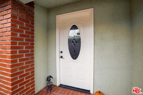 27623 Agate Way, Castaic, CA 91384 photo 2