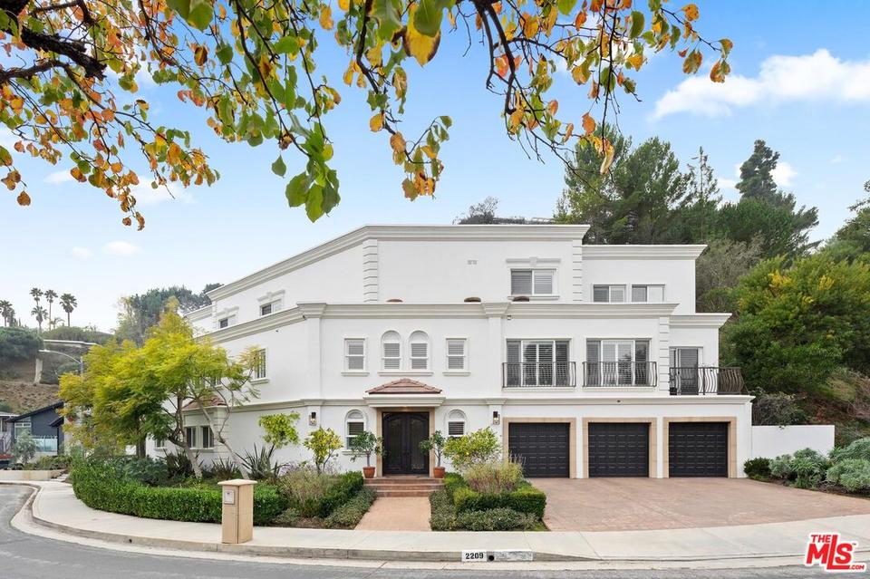 2209 Banyan Dr, Los Angeles, CA 90049 30 Photos MLS