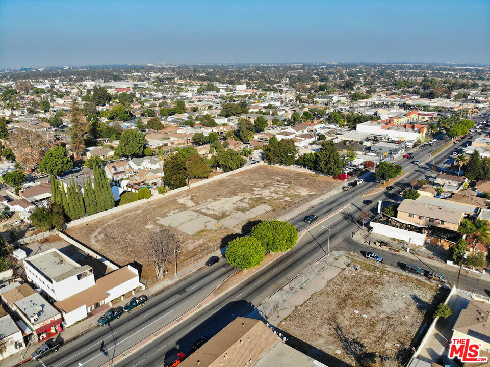 1035 E ROSECRANS AVE  