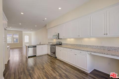 135 Neptune, Irvine, CA 92618 photo 4