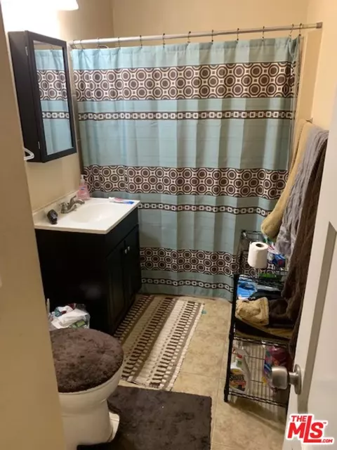 Bath - 44606 Date Ave, Lancaster, CA 93534 photo 1 of 2