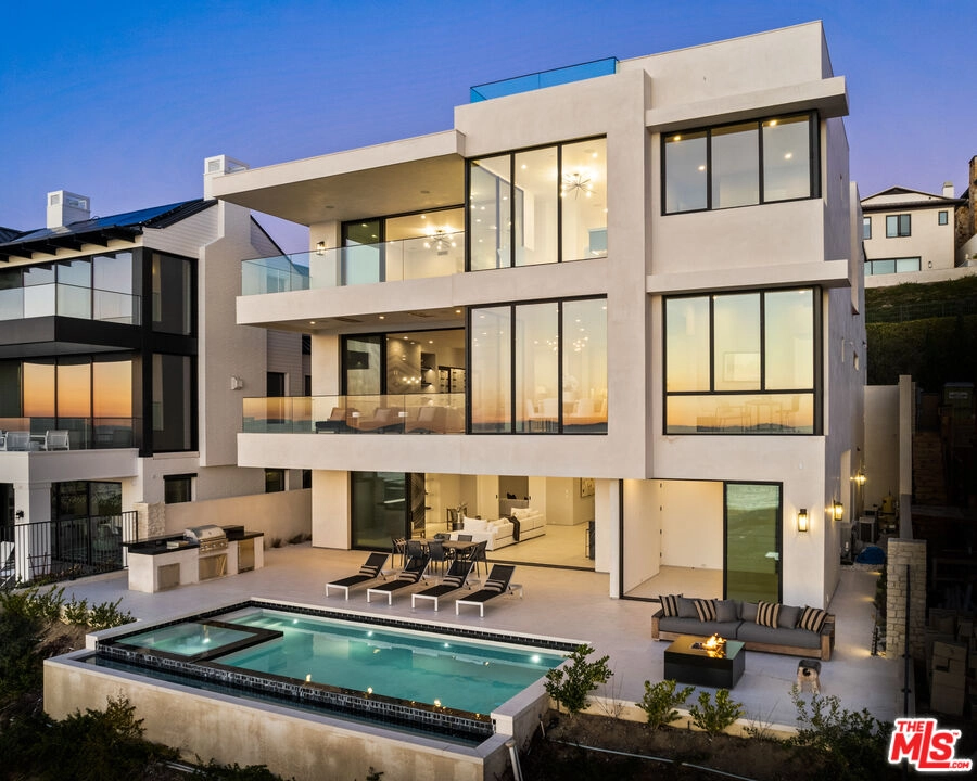 15 Beach Vw Ave  