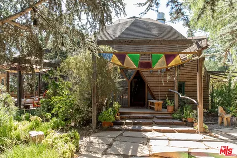 20269 Croydon Ln, Topanga, CA 90290
