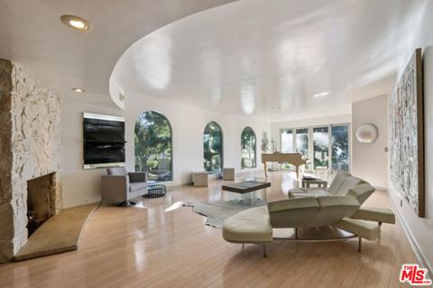 1043 Loma Vista Dr, Beverly Hills, CA 90210