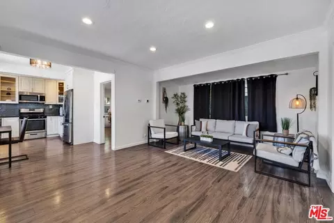 7613 Machrea St, Tujunga, CA 91042 photo 2