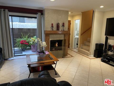 19440 Wyandotte St #4, Reseda, CA 91335
