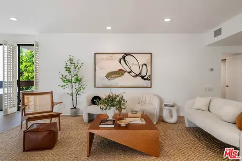814 S Amherst Ave #202, Los Angeles, CA 90049