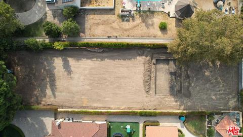 23461 Hatteras St, Woodland Hills, CA 91367