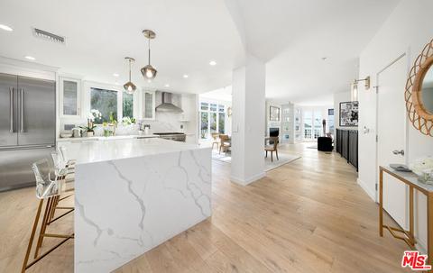 3019 3rd St #201, Santa Monica, CA 90405