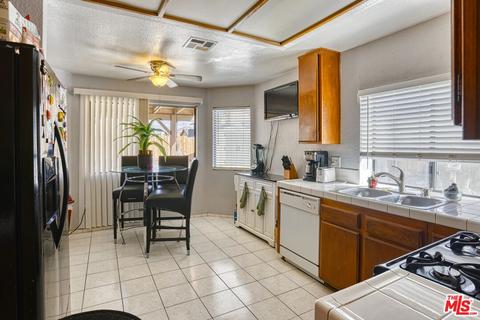 603 E Kettering St, Lancaster, CA 93535 photo 4