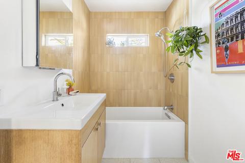 7543 Kyle St, Tujunga, CA 91042 photo 11
