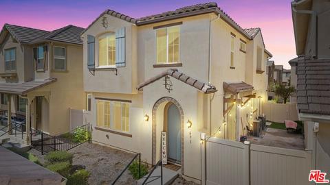 631 S Clementine Ln, Rialto, CA 92376