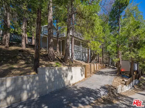 233 Corona Cir, Lake Arrowhead, CA 92352 photo 1