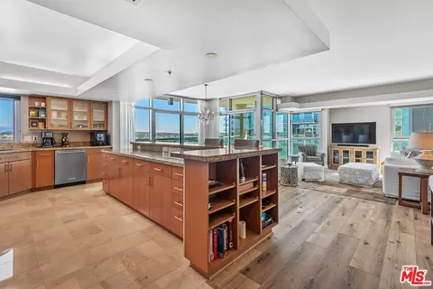 13700 Marina Pointe Dr #1124, Marina Del Rey, CA 90292