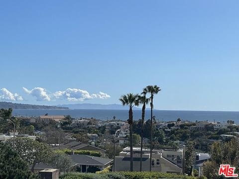 2727 El Oeste Dr, Hermosa Beach, CA 90254