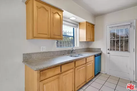 1012 S Stoneacre Ave, Compton, CA 90221 photo 12
