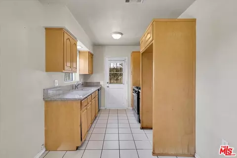 1012 S Stoneacre Ave, Compton, CA 90221 photo 11