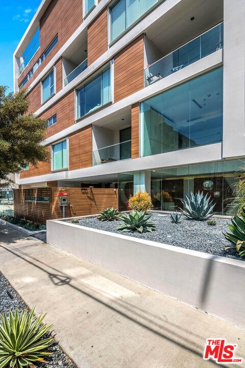 6735 Yucca St #106, Los Angeles, CA 90028