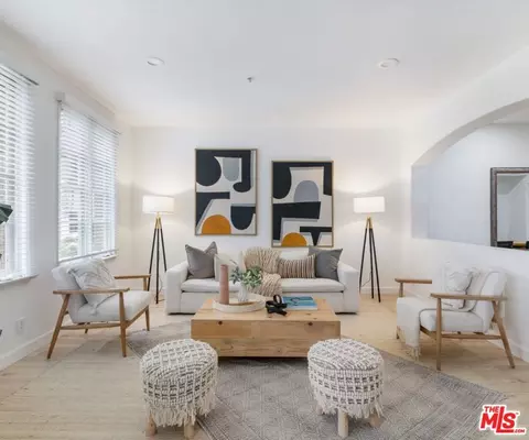 11740 W Sunset Blvd #11, Los Angeles, CA 90049