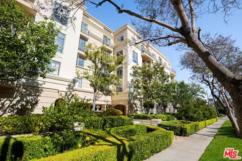 430 N Oakhurst Dr #301, Beverly Hills, CA 90210