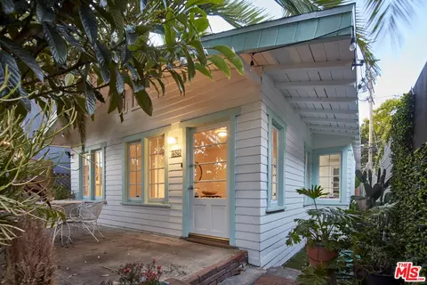 1525 Cabrillo Ave, Venice, CA 90291