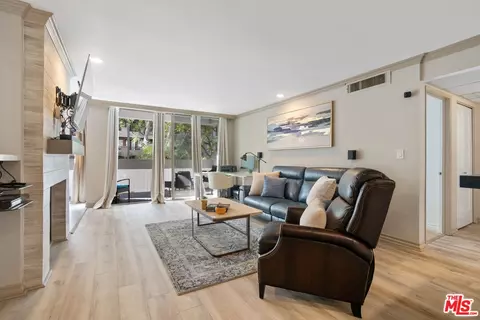 406 N Oakhurst Dr #102, Beverly Hills, CA 90210