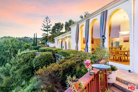 3874 Beverly Ridge Dr, Sherman Oaks, CA 91423