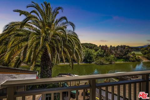 3 Spinnaker Pl, Redwood City, CA 94065