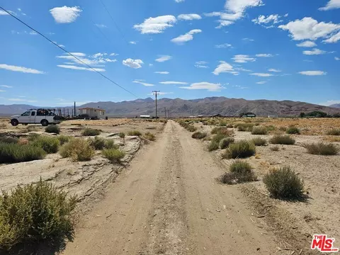7792 Cinnabar Rd, Mojave, CA 93519 photo 2