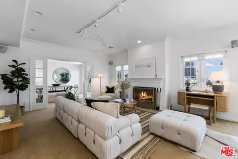 11838 Dorothy St #302, Los Angeles, CA 90049