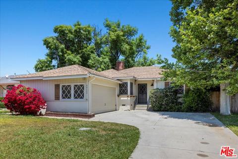 20723 Schoolcraft St, Canoga Park, CA 91306