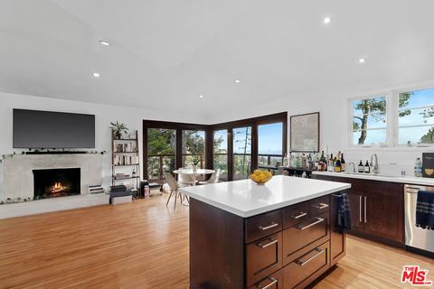 2736 Hollyridge Dr, Los Angeles, CA 90068