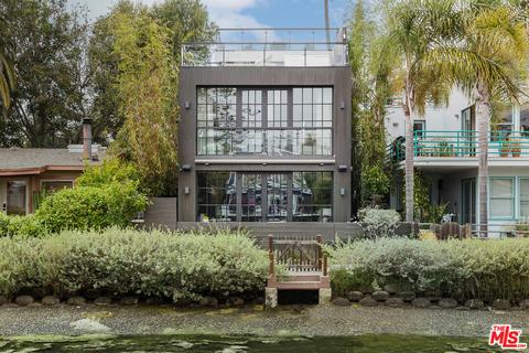 451 Howland Canal Ct, Venice, CA 90291