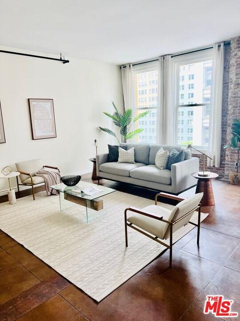 215 W 7th St #607, Los Angeles, CA 90014