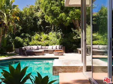 2613 Lake Hollywood Dr, Los Angeles, CA 90068