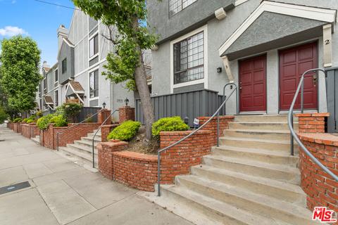 18102 Burbank Blvd #3, Tarzana, CA 91356