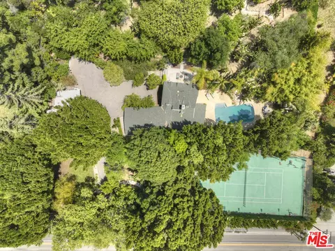 2750 Benedict Canyon Dr, Beverly Hills, CA 90210