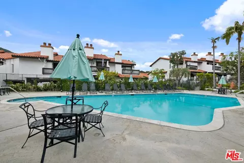 1554 Michael Ln, Pacific Palisades, CA 90272