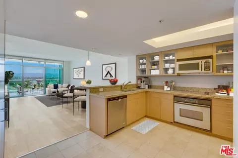 13700 Marina Pointe Dr #1119, Marina Del Rey, CA 90292