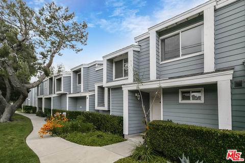 15735 Nordhoff St #33, North Hills, CA 91343