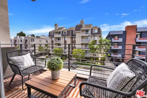 1540 Amherst Ave #301, Los Angeles, CA 90025