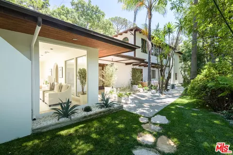 3930 Hollyline Ave, Sherman Oaks, CA 91423