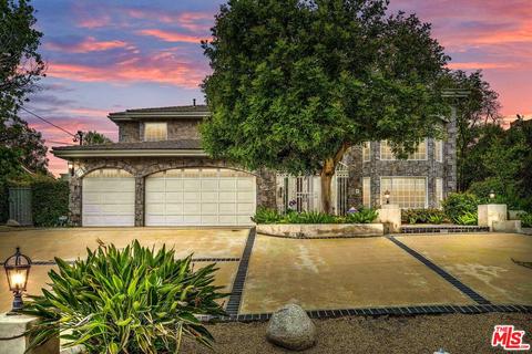 18425 Wells Dr, Tarzana, CA 91356