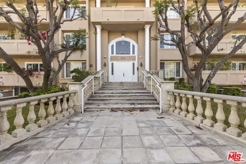 737 S Windsor Blvd #104, Los Angeles, CA 90005