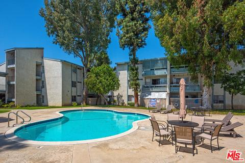 21800 Schoenborn St #270, Canoga Park, CA 91304