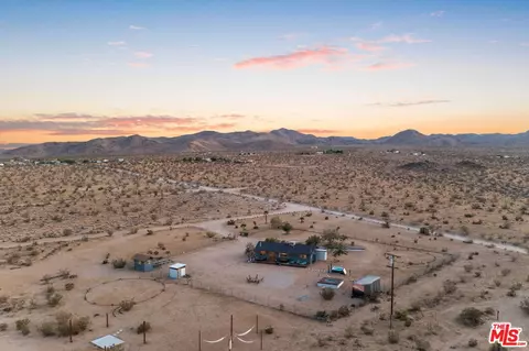 3025 Kickapoo Trl, Landers, CA 92285 photo 4