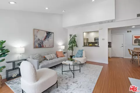 3330 Elm Ave #3330, Long Beach, CA 90807