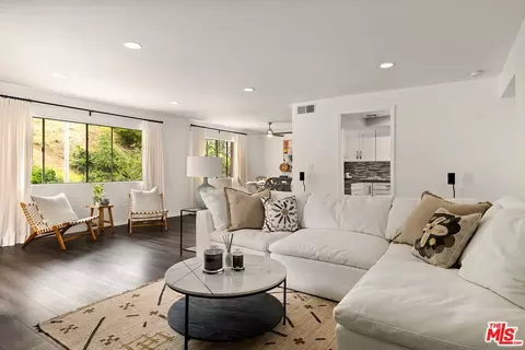 6736 Hillpark Dr #201, Los Angeles, CA 90068