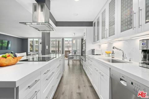 848 N Kings Rd #207, West Hollywood, CA 90069