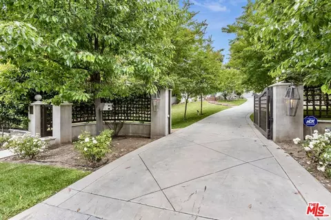 1055 La Loma Rd, Pasadena, CA 91105